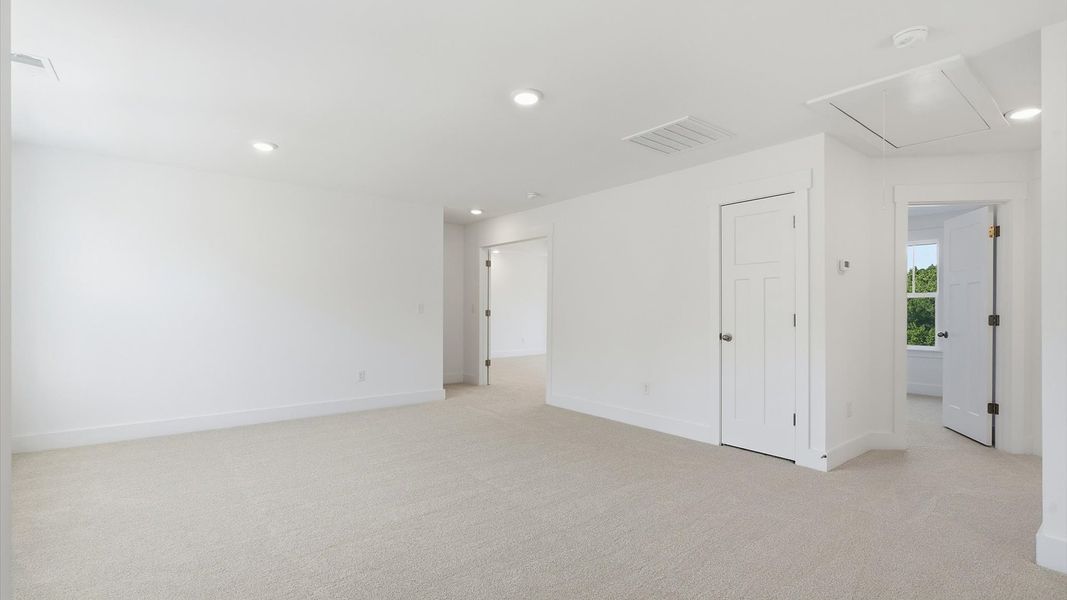 Memorable upstairs loft with plush carpeting and a bright, welcoming atmosphere located in Woodruff, SC