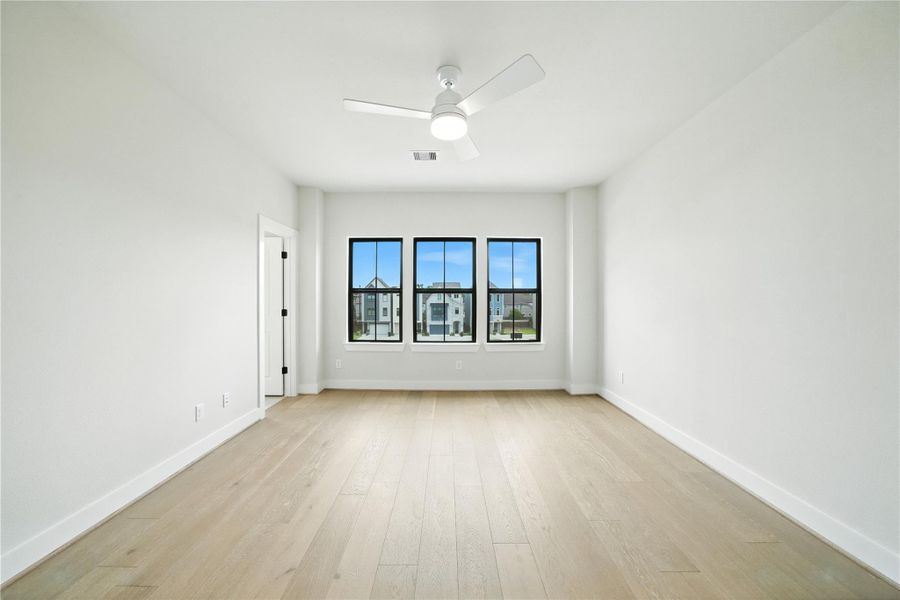Spacious, unfurnished interior of a new home in Spring Valley Creek, Houston (Image 38). Spacious, unfurnished interior of a new home in Spring Valley Creek, Houston (Image 38).