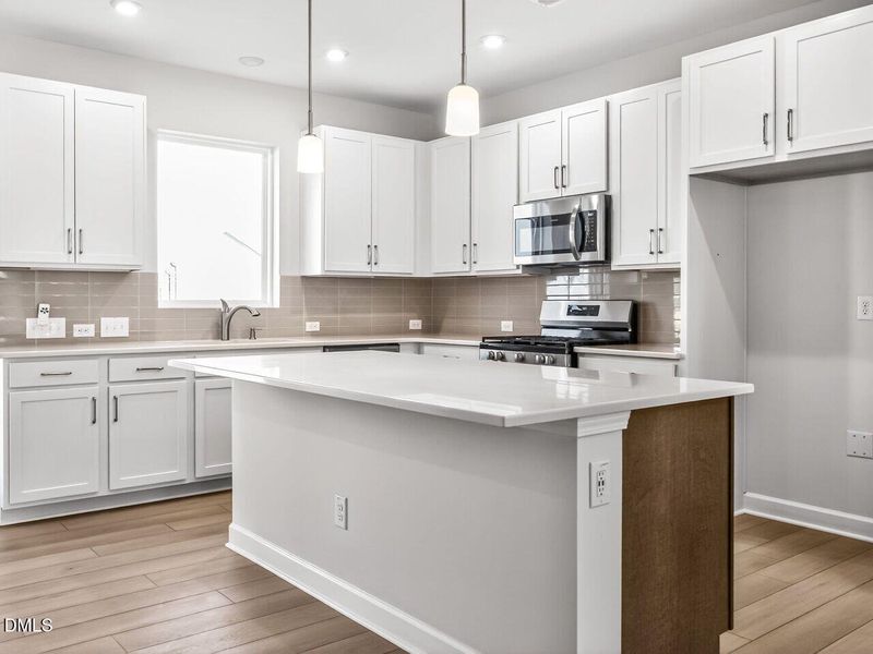 011-1280x960-kitchen