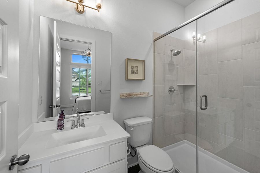 En-suite bathroom # 2 - first level.