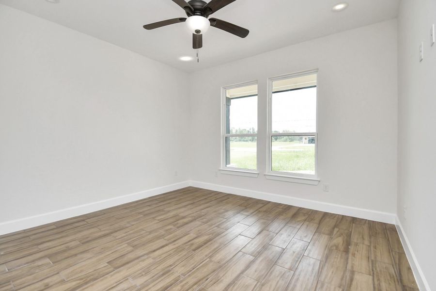 Spacious, unfurnished interior of a new home in , Angleton (Image 37).