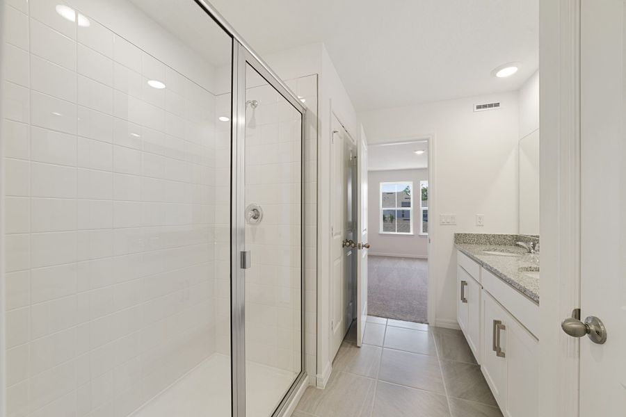 Furnished interior view inside a new home in Aulin Square, Oviedo (Image 8).