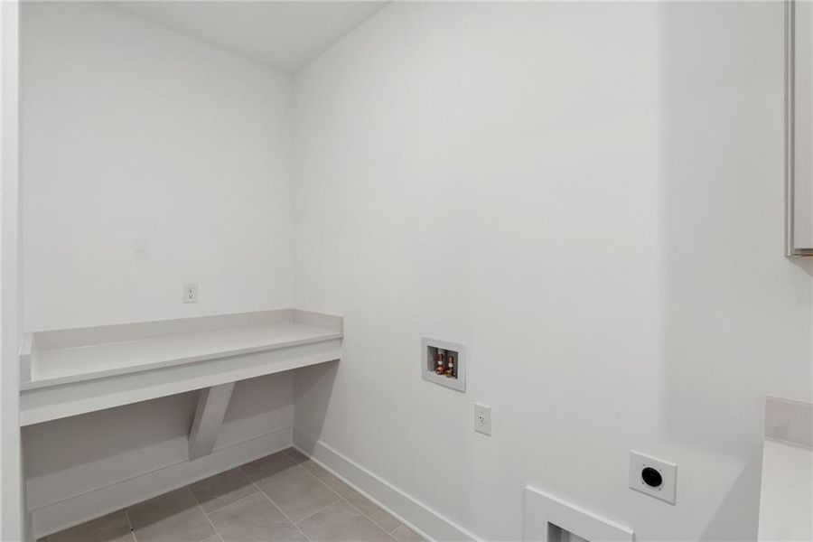 Spacious, unfurnished interior of a new home in Maple Grove at Towne Lake, Woodstock (Image 11). Spacious, unfurnished interior of a new home in Maple Grove at Towne Lake, Woodstock (Image 11).