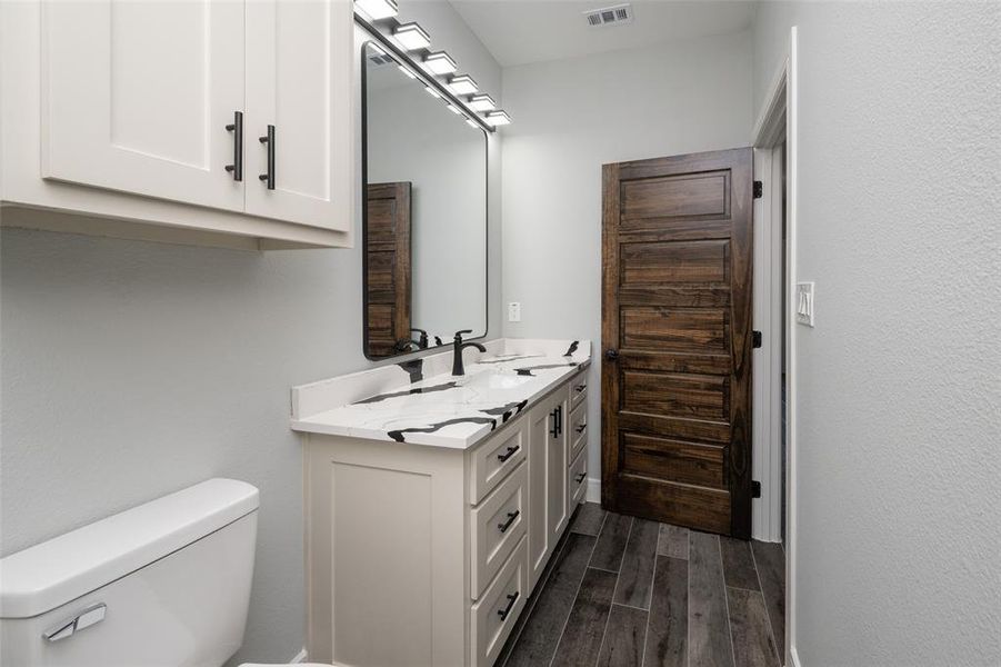 Furnished interior view inside a new home in , Whitewright (Image 10).