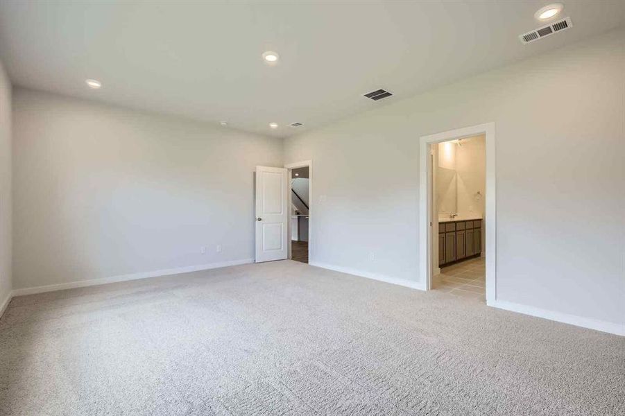 Spacious, unfurnished interior of a new home in Prestige Collection at Overland Grove, Forney (Image 19).