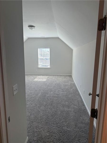 Spacious, unfurnished interior of a new home in , Bloomingdale (Image 13).