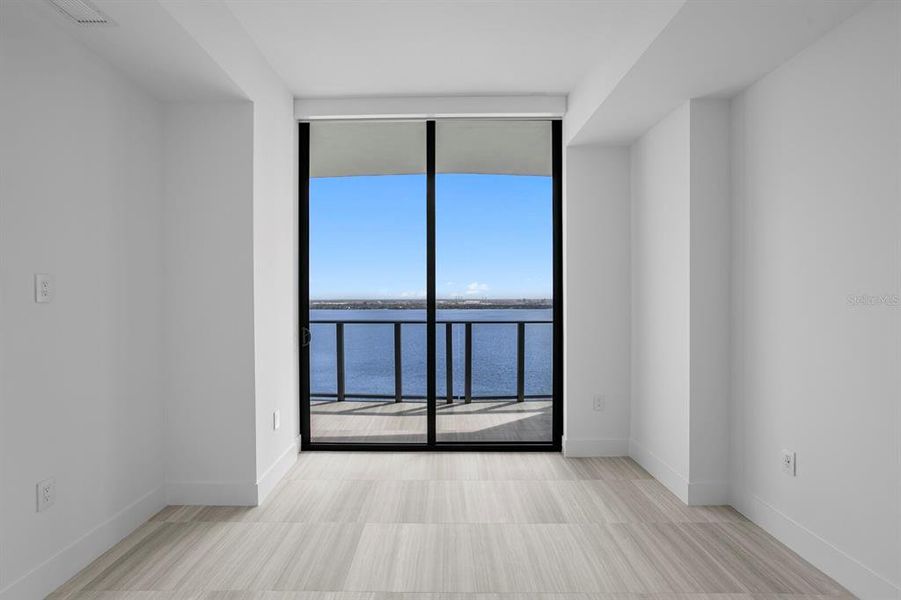 Spacious, unfurnished interior of a new home in , Tampa (Image 69).