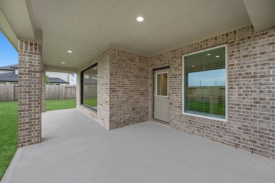 Exterior details and patio area of a home in Morton Creek Ranch, Katy (Image 3).