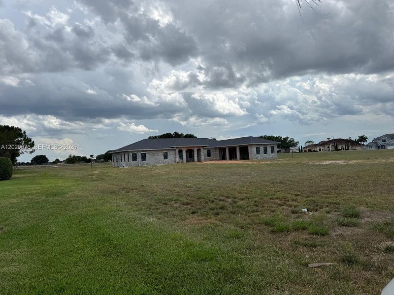 Image 10 of a home in .