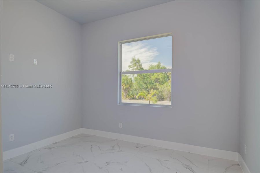 Spacious, unfurnished interior of a new home in , Lehigh Acres (Image 11).