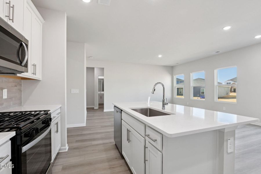 13-web-or-mls-Raleigh- River Glen-36 Hof