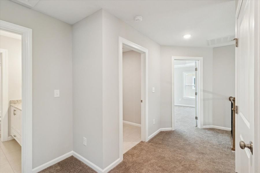 Spacious, unfurnished interior of a new home in Crawford Creek, Grovetown (Image 27).