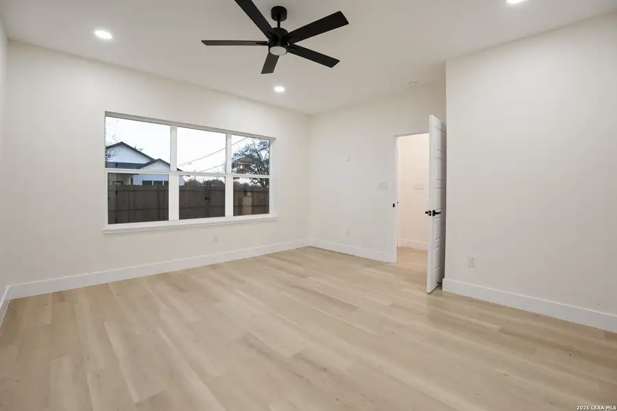 Spacious, unfurnished interior of a new home in , San Antonio (Image 13).