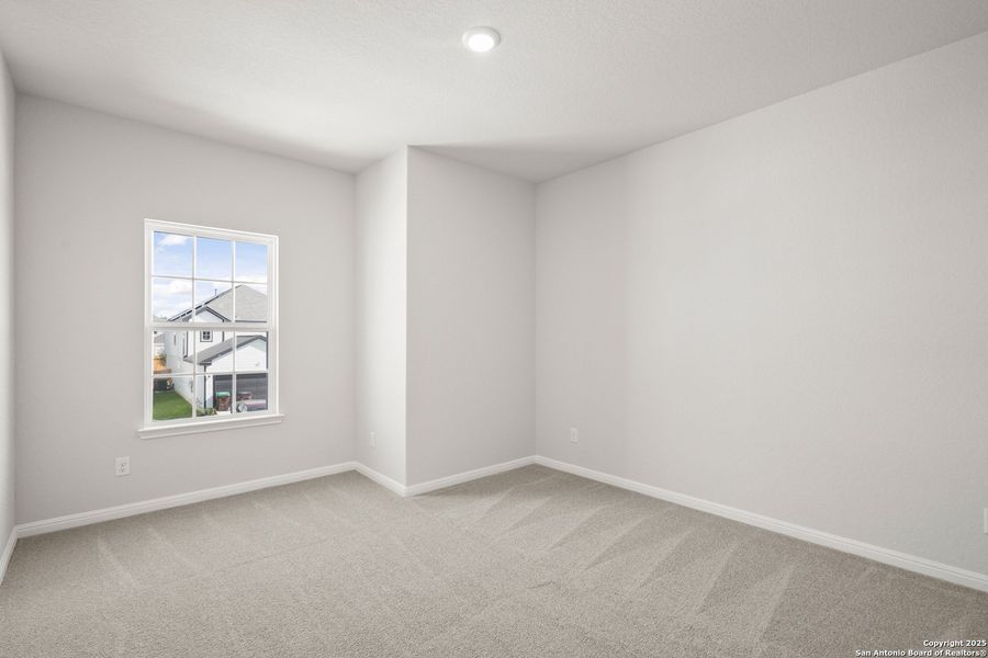 Spacious, unfurnished interior of a new home in Timber Creek, San Antonio (Image 27).