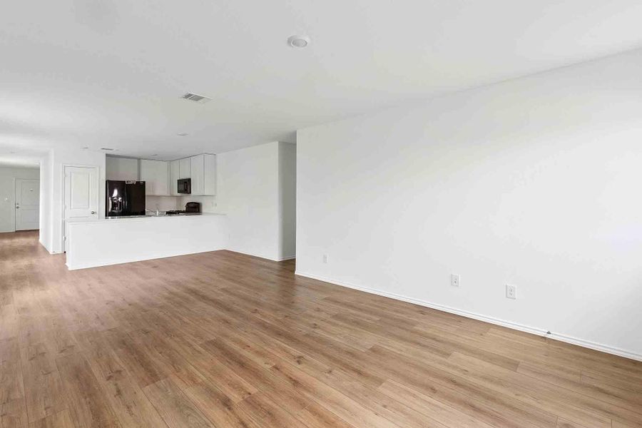 Spacious, unfurnished interior of a new home in Summerside, Lockhart (Image 11).