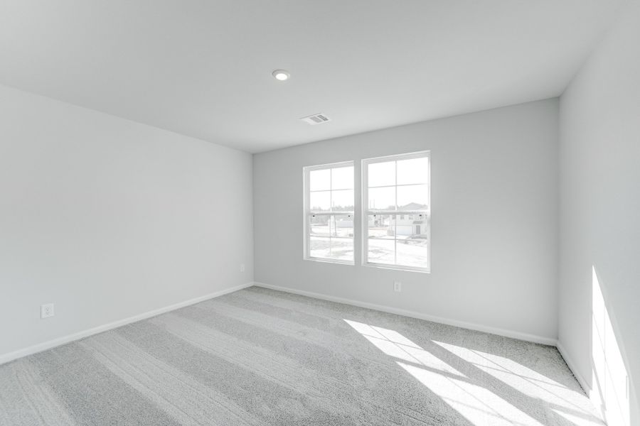 Spacious, unfurnished interior of a new home in Splawn Ranch, Killeen (Image 27).