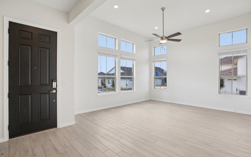 Spacious, unfurnished interior of a new home in Villas at Kissing Tree, San Marcos (Image 14).