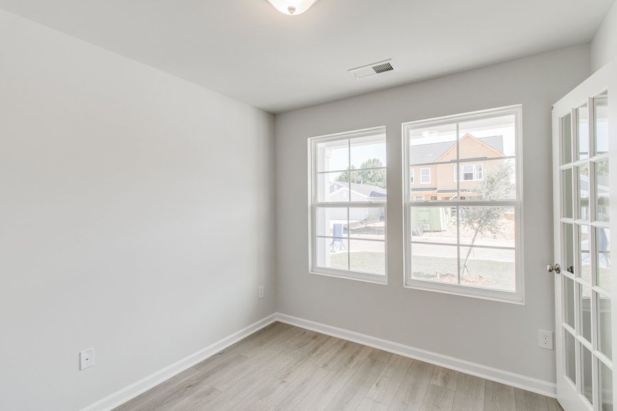 Spacious, unfurnished interior of a new home in Winston Point, Gilbert (Image 14).