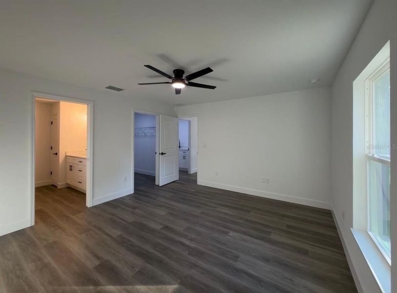 Spacious, unfurnished interior of a new home in , Ocala (Image 19).