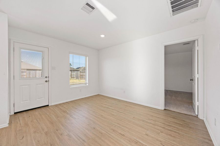 Spacious, unfurnished interior of a new home in Tavola, New Caney (Image 30).