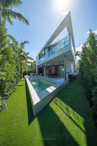 Exterior details and patio area of a home in , Miami Beach (Image 33).