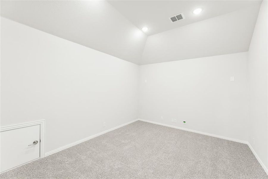 Spacious, unfurnished interior of a new home in Chaparral Park, Oak Point (Image 30). Spacious, unfurnished interior of a new home in Chaparral Park, Oak Point (Image 30).