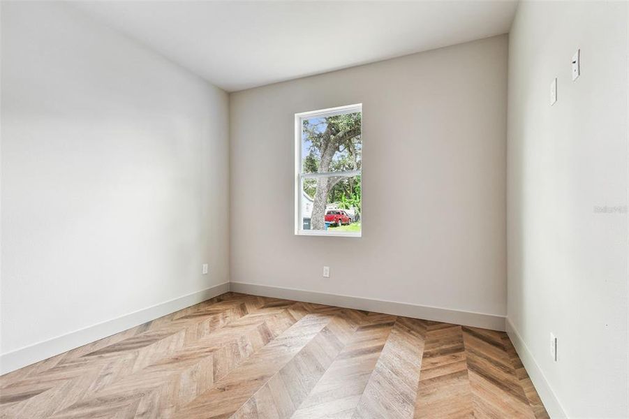 Spacious, unfurnished interior of a new home in , Tampa (Image 18).