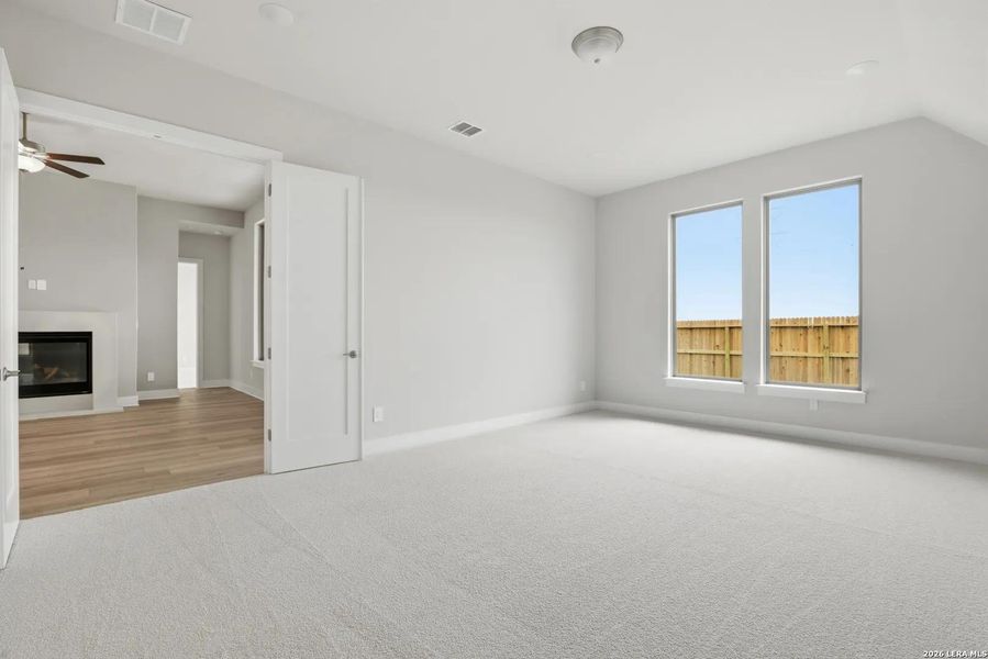 Spacious, unfurnished interior of a new home in Haby Hill 60s, San Antonio (Image 9). Spacious, unfurnished interior of a new home in Haby Hill 60s, San Antonio (Image 9).