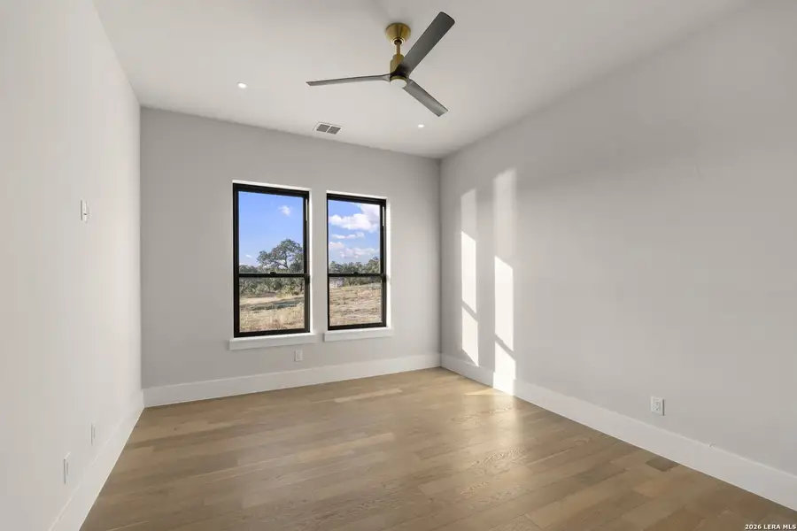 Spacious, unfurnished interior of a new home in , Canyon Lake (Image 56).