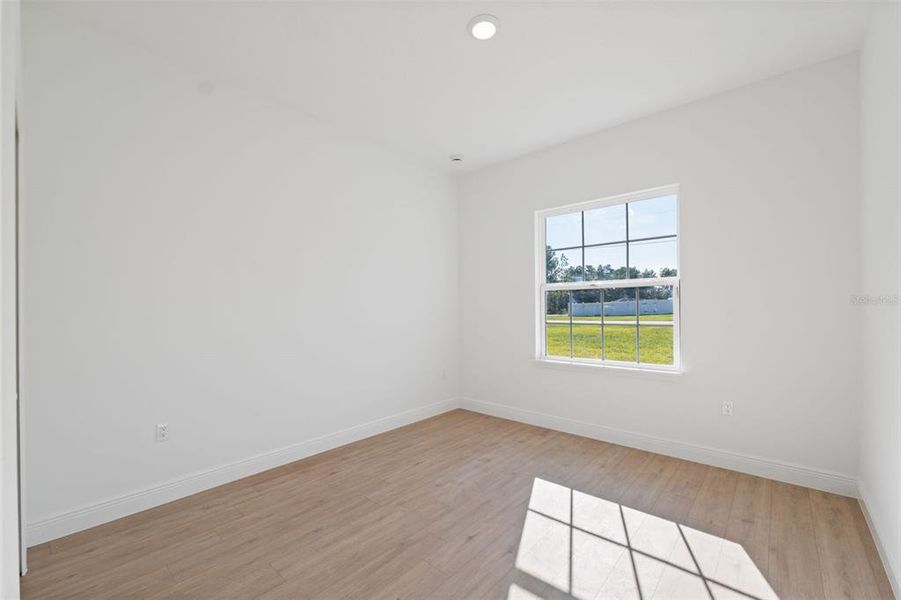Spacious, unfurnished interior of a new home in , Ocala (Image 33).
