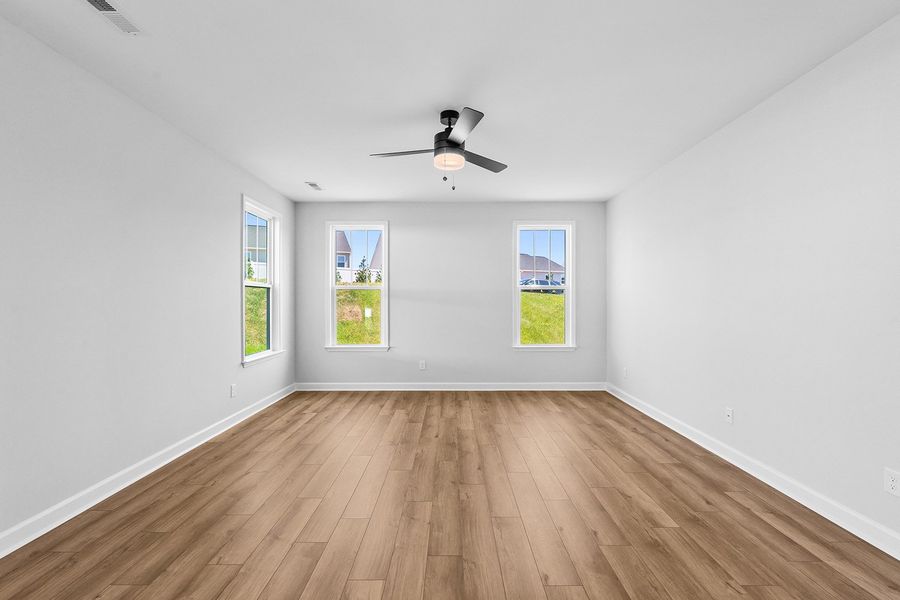 Spacious, unfurnished interior of a new home in Hanes Lake, Winston-Salem (Image 24).
