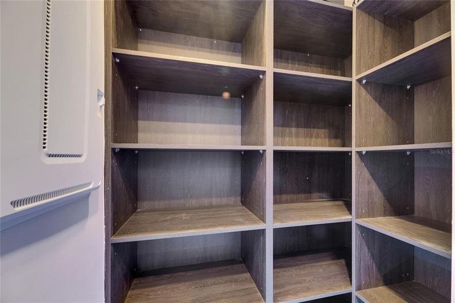 Spacious, unfurnished interior of a new home in , Apollo Beach (Image 79).