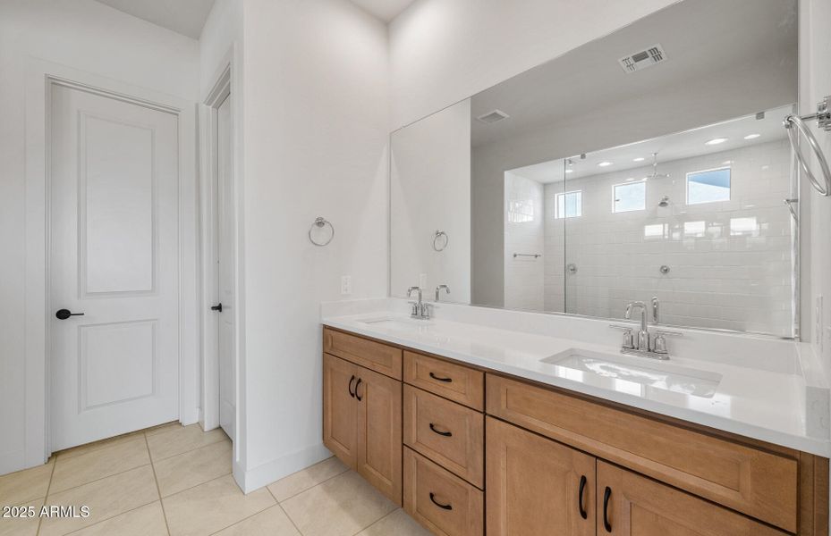 Owner's Bathroom Owner's Bathroom