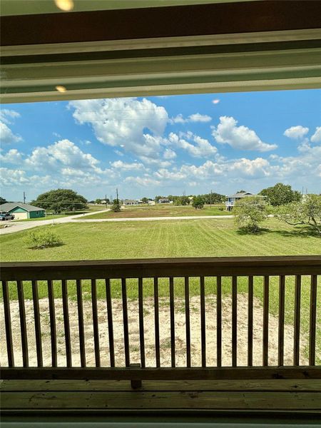 Exterior details and patio area of a home in , Palacios (Image 18).
