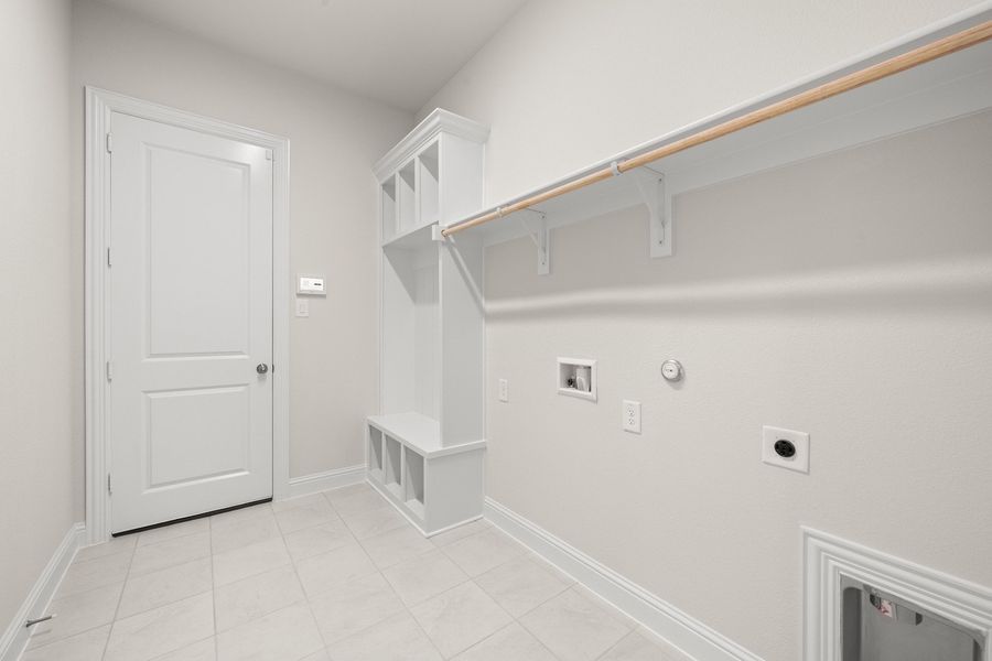 Spacious, unfurnished interior of a new home in Redden Farms - Phase 1, Midlothian (Image 16).
