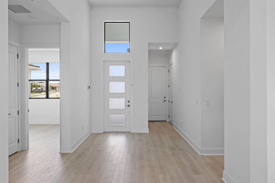 Spacious, unfurnished interior of a new home in Cove Royale, Stuart (Image 33). Spacious, unfurnished interior of a new home in Cove Royale, Stuart (Image 33).