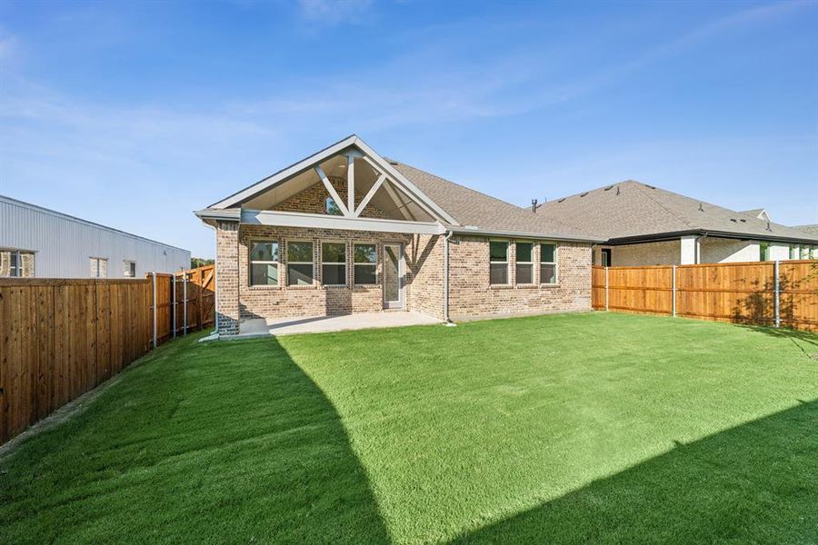 Exterior details and patio area of a home in Heritage Ranch, Sherman (Image 23).