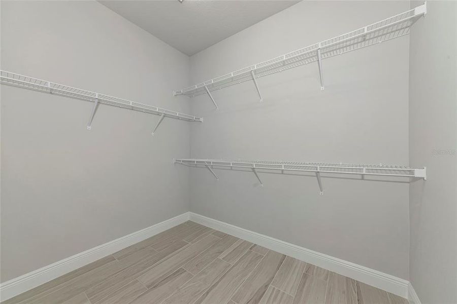 Spacious, unfurnished interior of a new home in , Sarasota (Image 24).