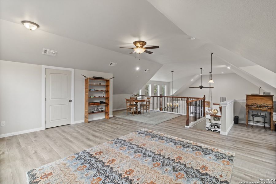 Furnished interior view inside a new home in , Bandera (Image 16).