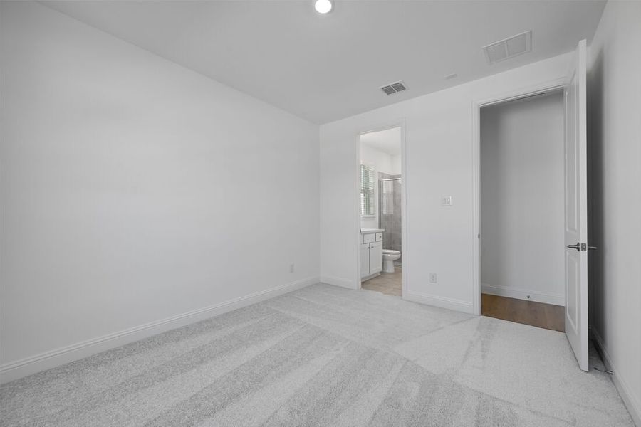 Spacious, unfurnished interior of a new home in South Oak 60s, Lakewood Village (Image 24). Spacious, unfurnished interior of a new home in South Oak 60s, Lakewood Village (Image 24).