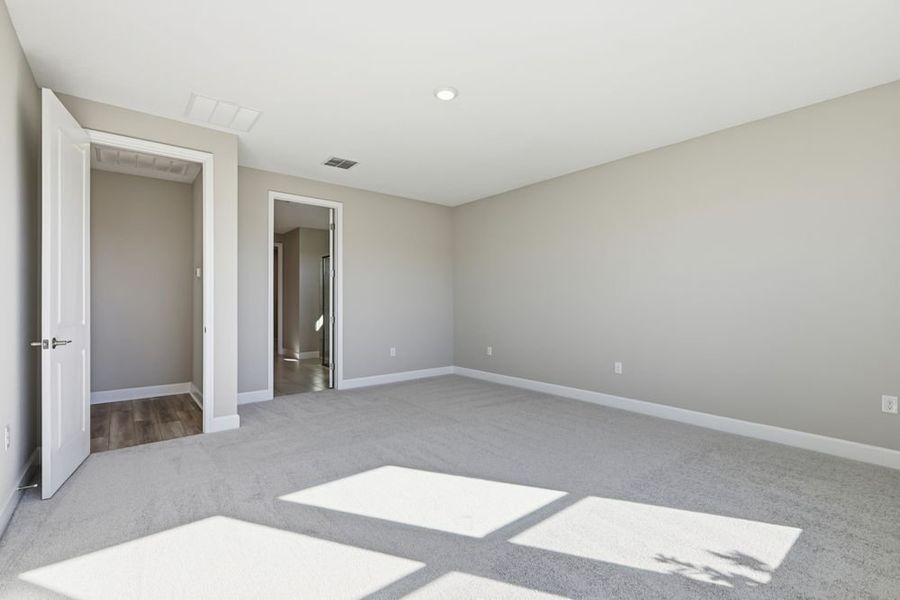 Spacious, unfurnished interior of a new home in Headwaters at Lofton Creek, Yulee (Image 27).