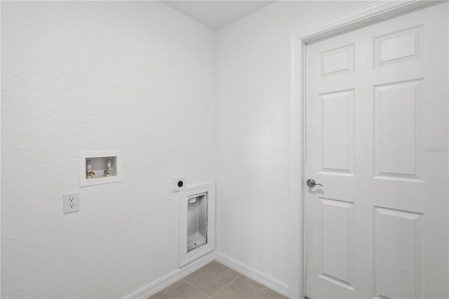 Spacious, unfurnished interior of a new home in , Ocklawaha (Image 39). Spacious, unfurnished interior of a new home in , Ocklawaha (Image 39).
