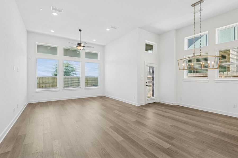 Spacious, unfurnished interior of a new home in Harvest Green 45', Richmond (Image 16).