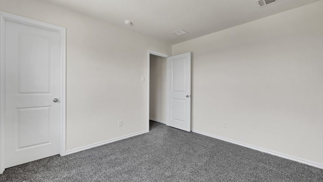 Spacious, unfurnished interior of a new home in The Reserve at Timber Creek, Lindale (Image 18).