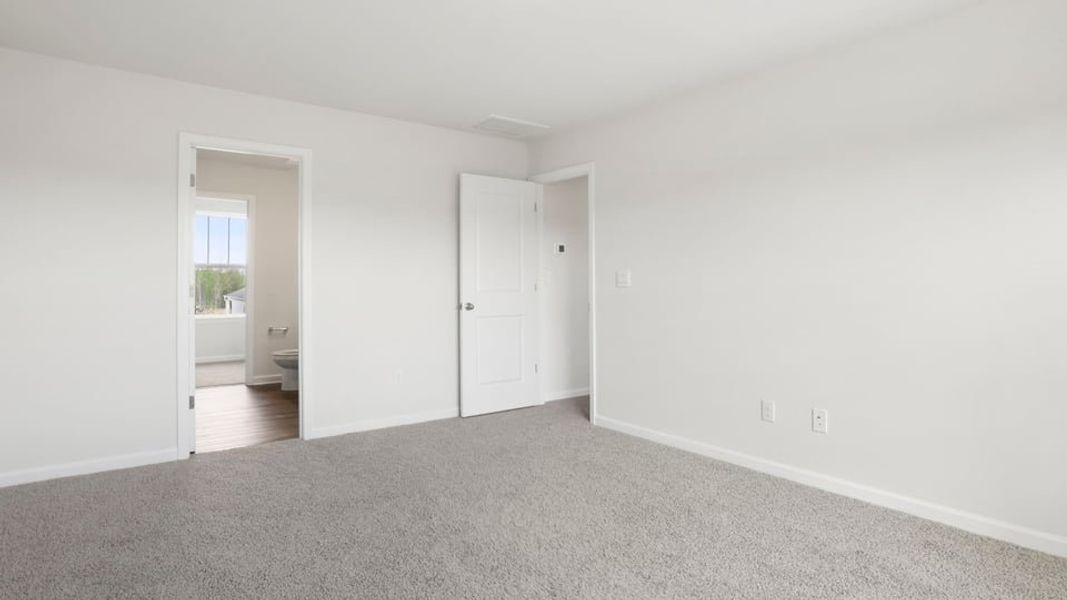Spacious, unfurnished interior of a new home in Cedar Gap, Fountain Inn (Image 31).