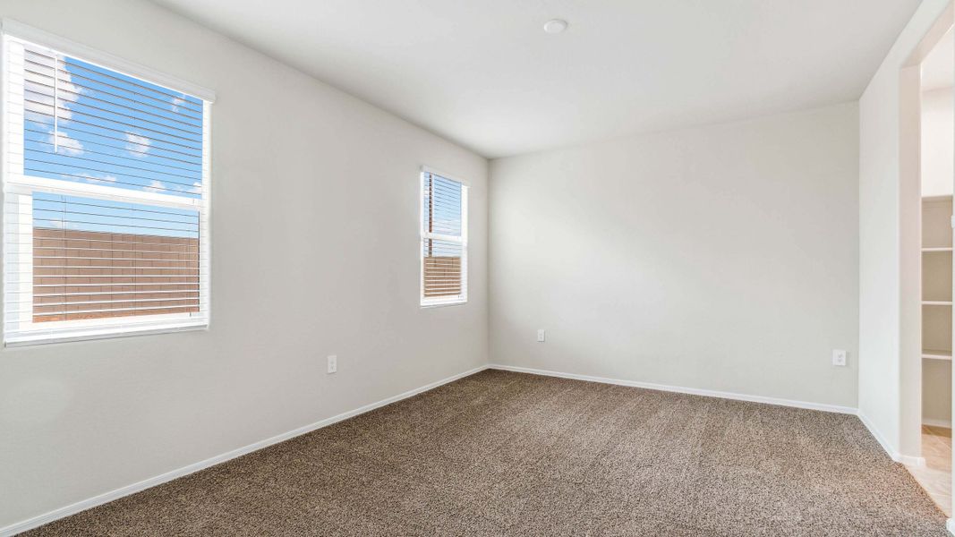 Spacious, unfurnished interior of a new home in Western Crossing, Florence (Image 14).