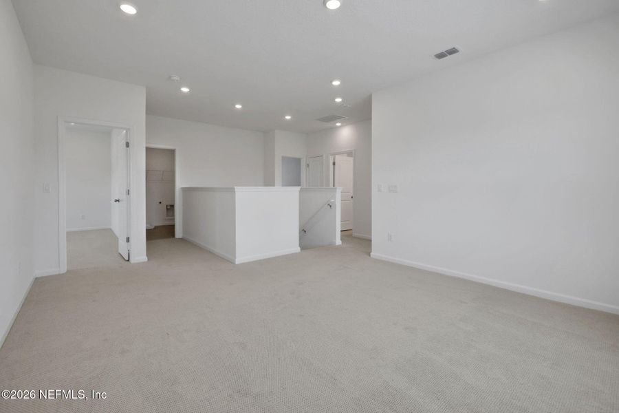 Spacious, unfurnished interior of a new home in Hyland Trail, Green Cove Springs (Image 21).