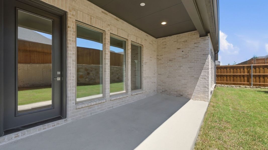 Exterior details and patio area of a home in Hillstead, Lavon (Image 4).