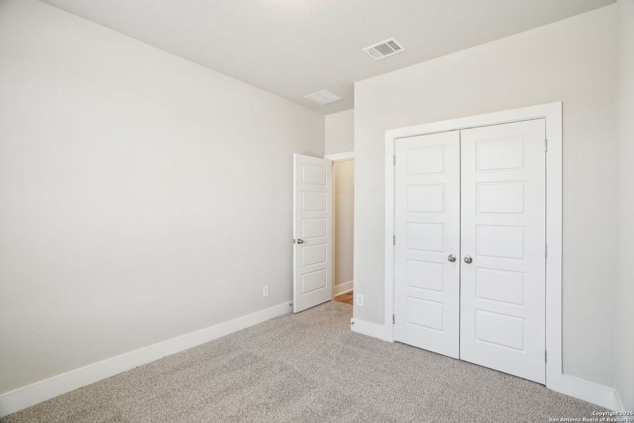 Spacious, unfurnished interior of a new home in Comanche Ridge, San Antonio (Image 16). Spacious, unfurnished interior of a new home in Comanche Ridge, San Antonio (Image 16).