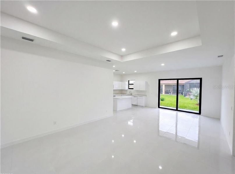 Spacious, unfurnished interior of a new home in , Cape Coral (Image 19).